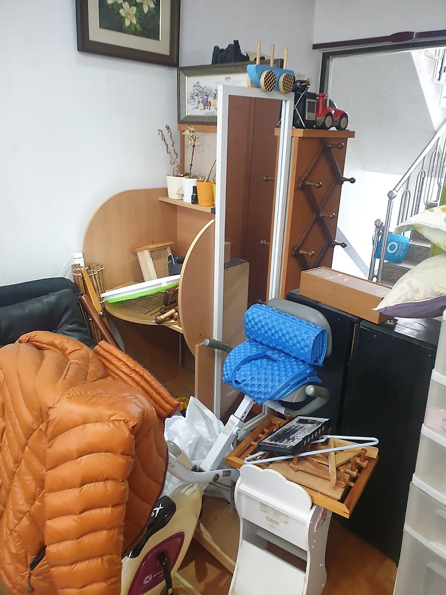 작은방 짐 가득 정리 작업 전 모습