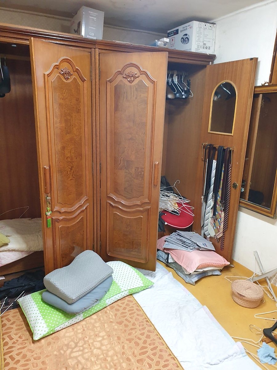 자개 장롱과 유품 정리 작업 전 모습
