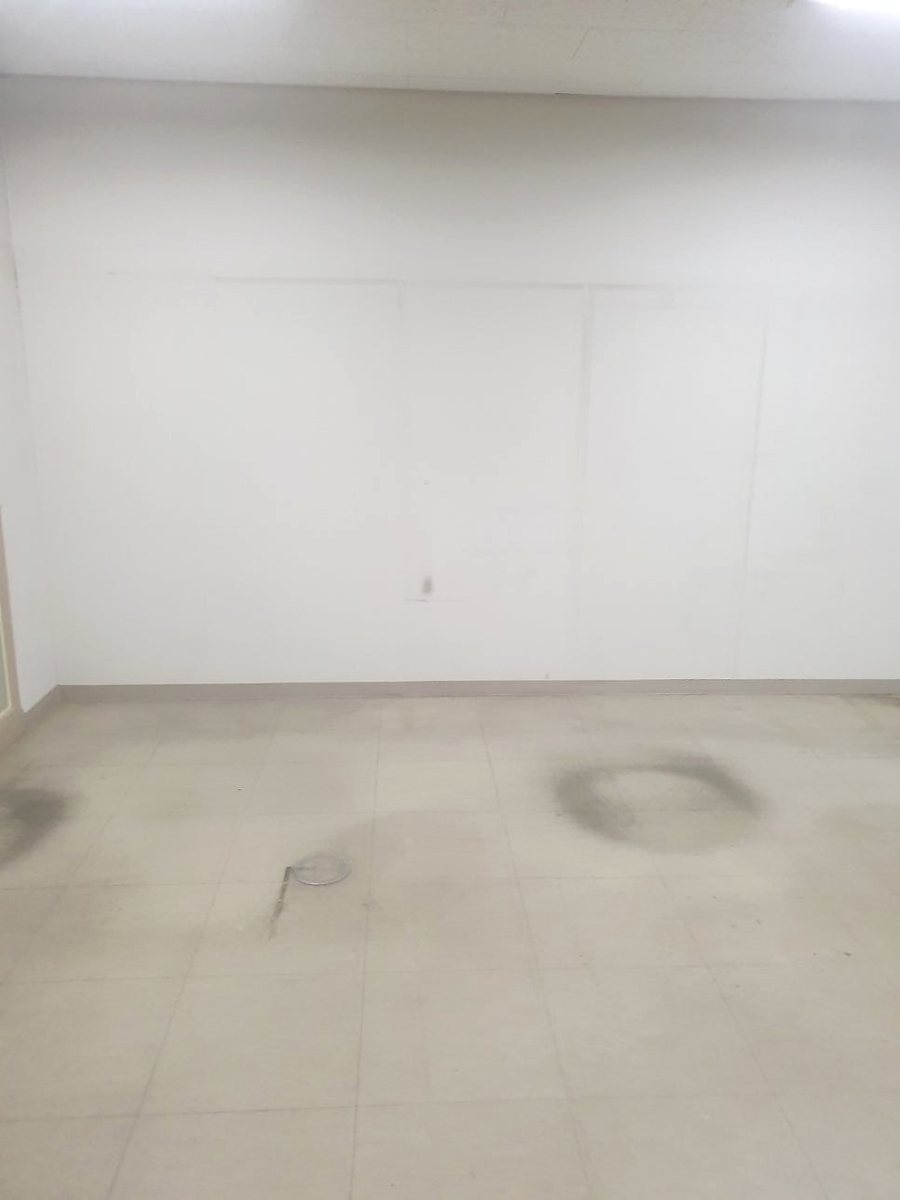 철제 진열장 수거 작업 후 모습