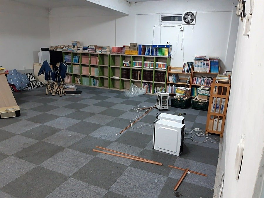 학원 책장·집기 정리 작업 전 모습